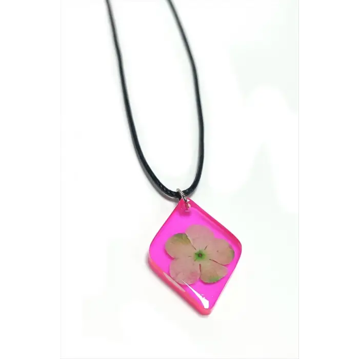 Kartopu Çiçeği Baklava Dilimli Epoksi Kolye