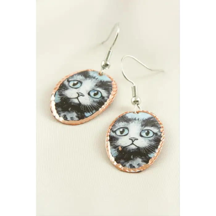 Kedi Desenli Oval Bakır Küpe