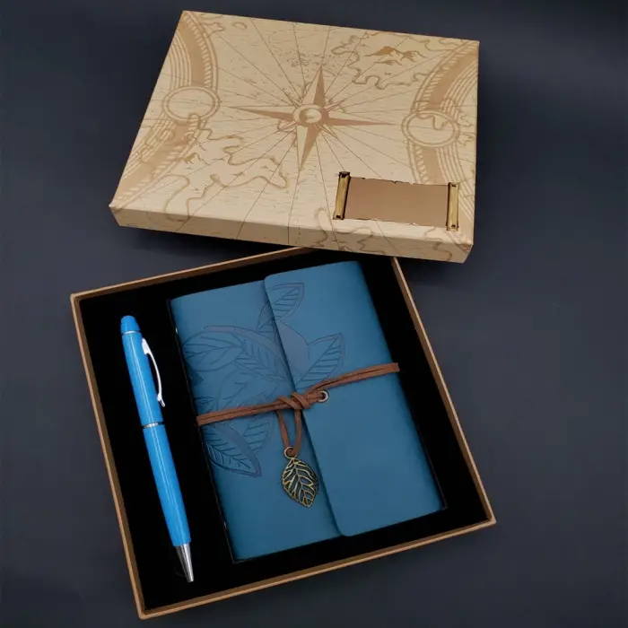 Kutulu Yaprak Desenli Mavi Deri Defter Ve Kalem Seti