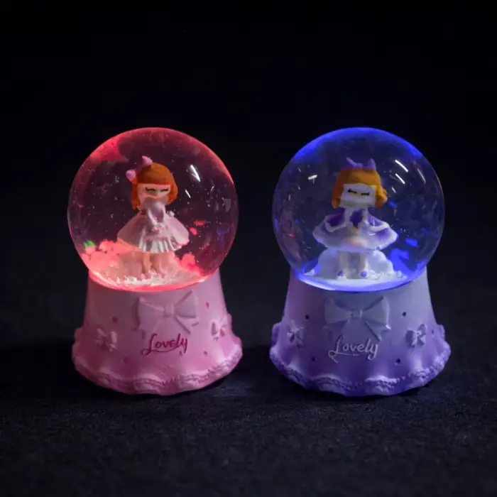 Mini Işıklı Sevimli Kız Kar Küresi