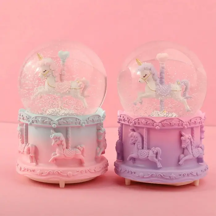 Orta Boy Müzikli Unicorn Kar Küresi