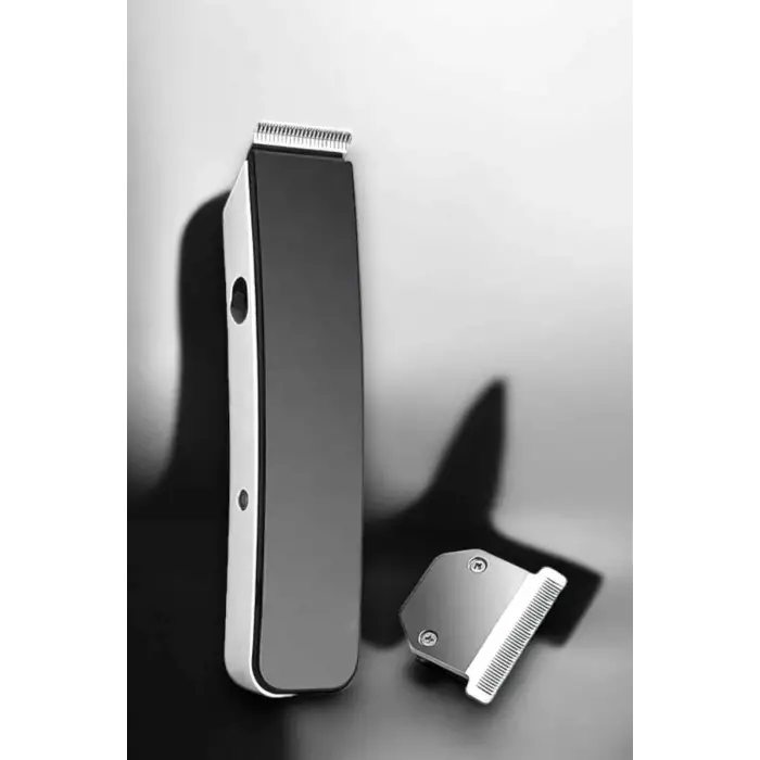 Paslanmaz Çelik Şarjlı Tıraş Makinesi Pratik ve Keskin Performans