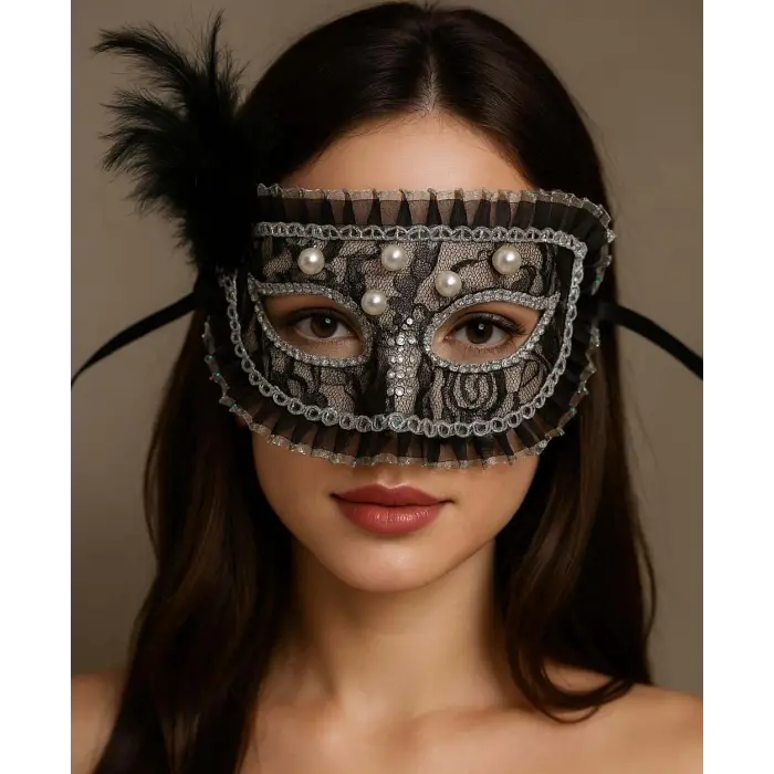 Siyah Renk Yandan Tüylü İnci İşlemeli Taşlı Dantelli Parti Maskesi 17x12 cm