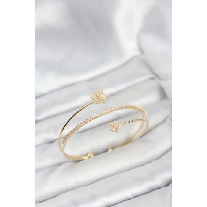 Yonca Çiçek Model Pirinç Gold Renk Kadın Bileklik