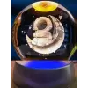 Ay Üstünde Astronot Tasarımlı Plastik Altlıklı Işıklı Cam Küre