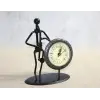 Metal Saatli Saksafon Çalan Müzisyen