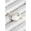 Zirkon Taşlı İnci Detaylı Beyaz 3D Kedi Figürlü Gold Renk Kadın Broş