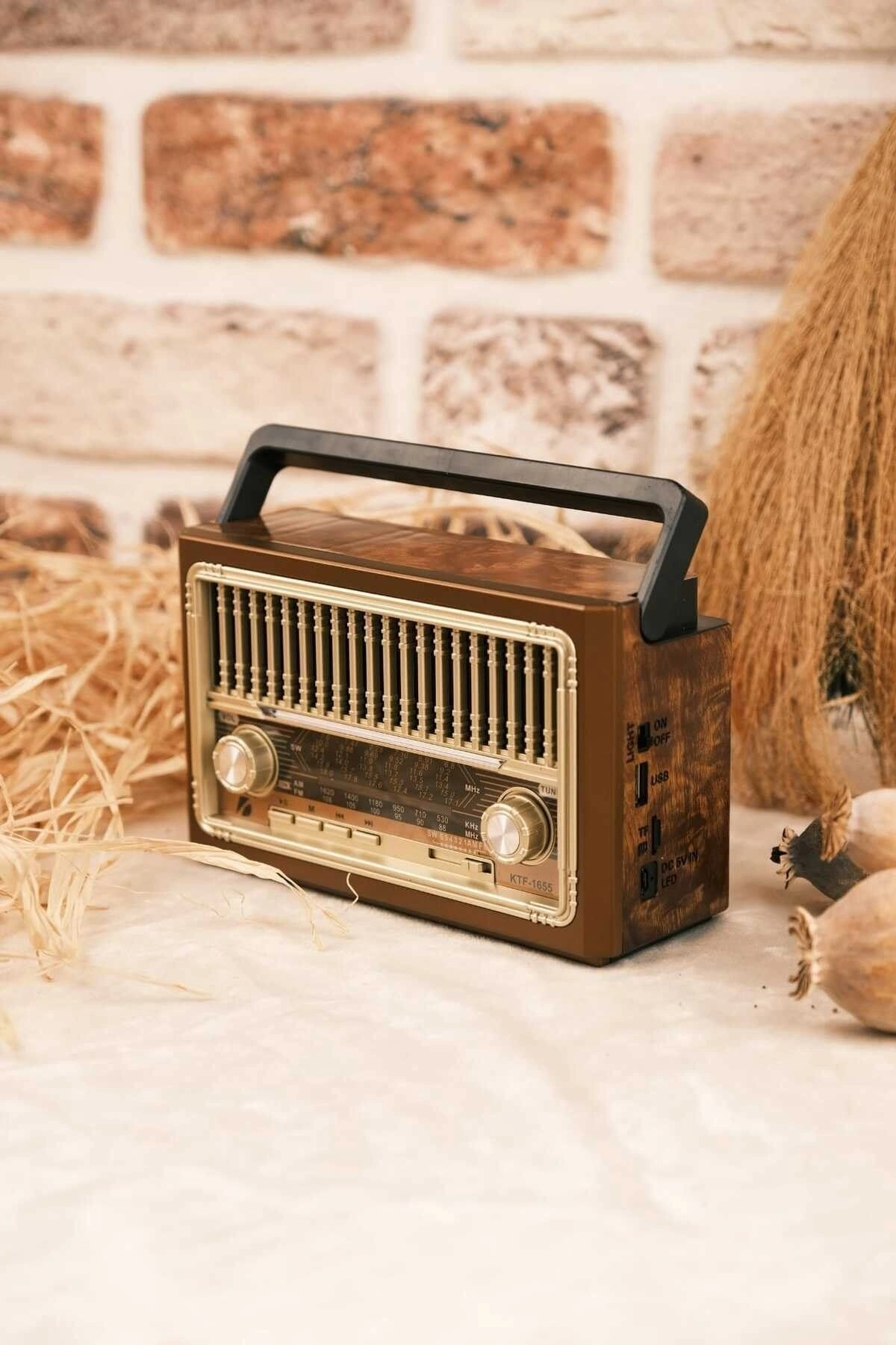 8 Bantlı Nostaljik Radyo - Bluetooth, USB, SD Kart Desteği ve Hoparlör Özellikli