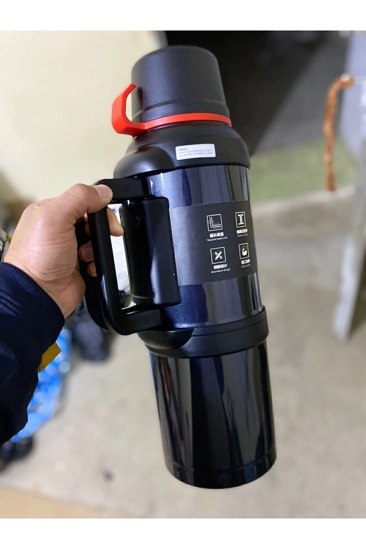Paslanmaz çelik siyah termos 4 litre kutulu 48 saat yalıtım süresi gıda temasına uygun