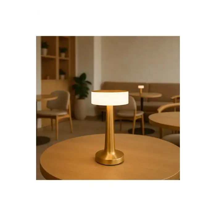 Gold Silindir Şarjlı Masa Lambası Modern Dekoratif LED Kablosuz Metal Abajur Modeli