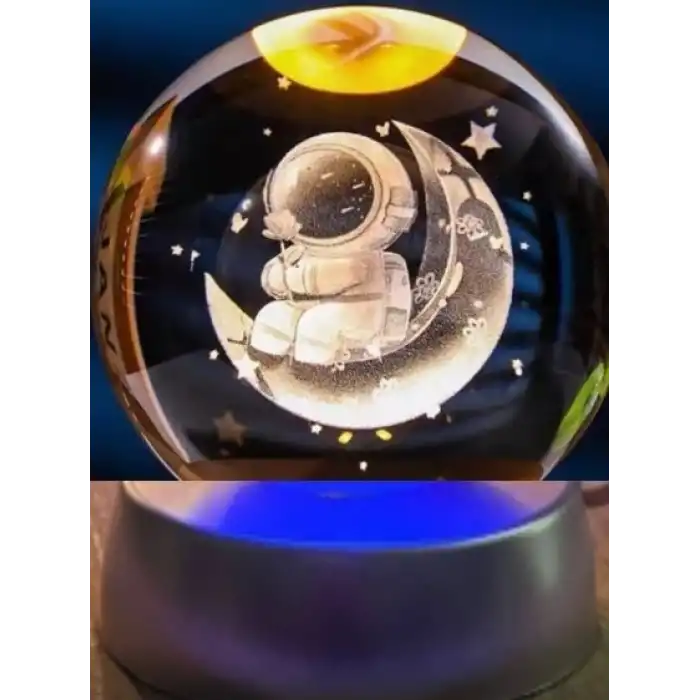Ay Üstünde Astronot Tasarımlı Plastik Altlıklı Işıklı Cam Küre