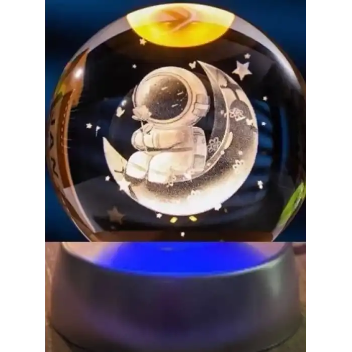 Dekoratif Ay Üstünde Astronot Tasarımlı Plastik Altlıklı Cam Küre