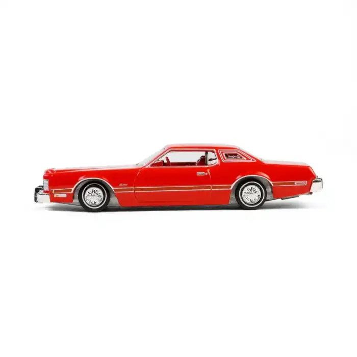 Greenlight 1/64 California Lowriders Series 6- 1973 Ford Thunderbird