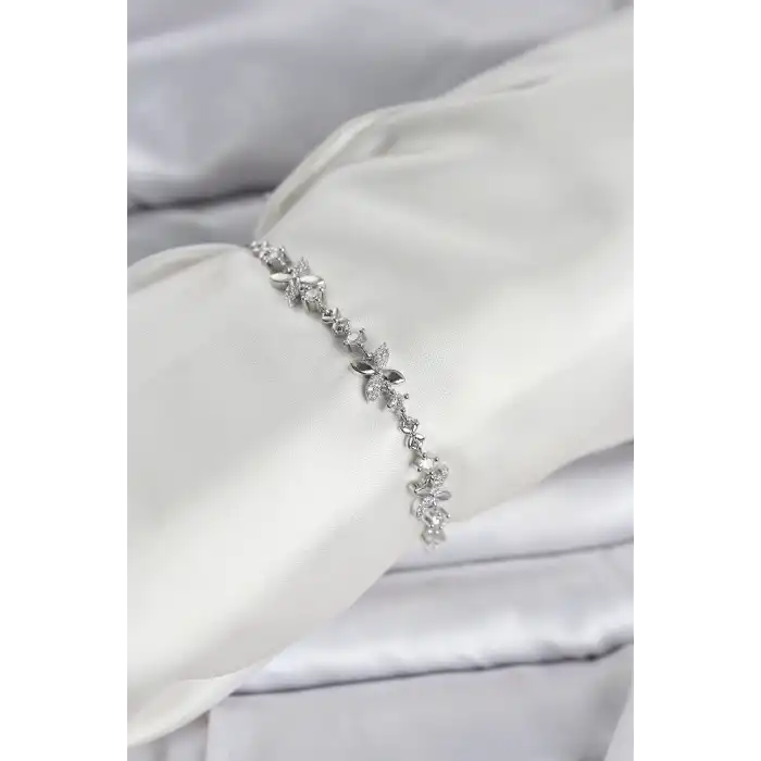 Gümüş Renk Yonca Model Zirkon Taşlı Asansörlü Kadın Bileklik