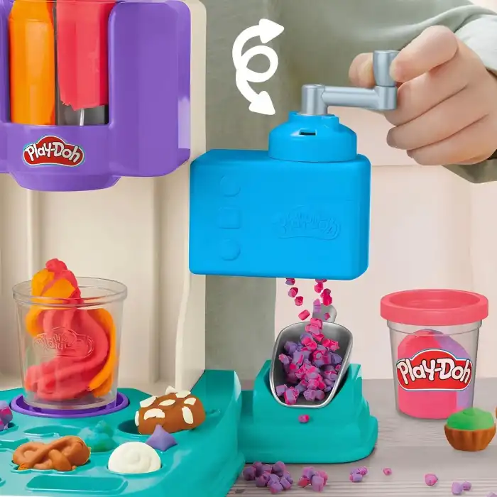 Hasbro Play-Doh Gökkuşağı Girdaplı Dondurma Oyun Seti G0028