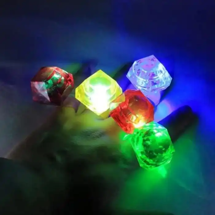 Kristal Tasarımlı Led Işıklı Kırmızı Yüzük