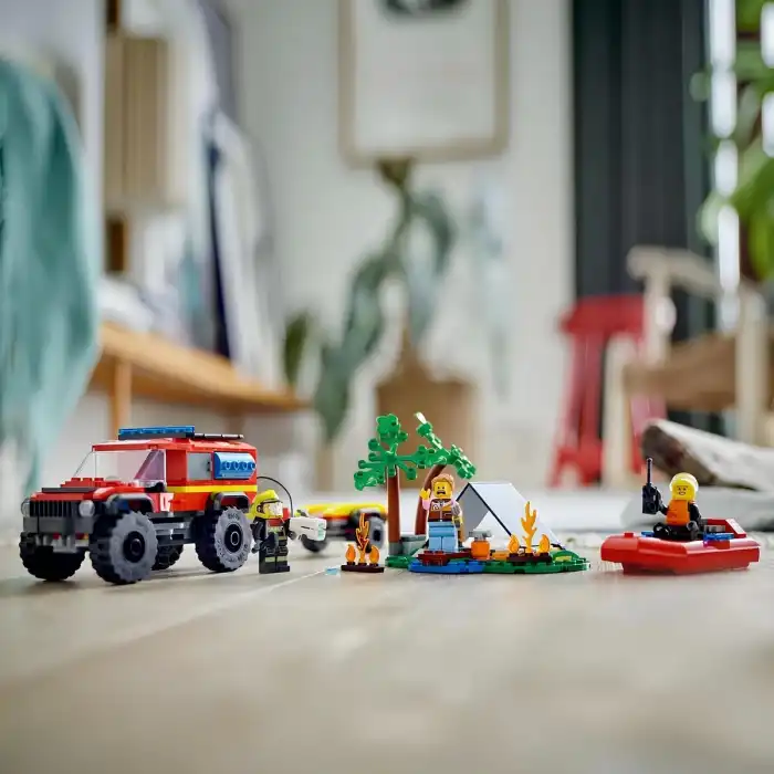 LEGO 4x4 Kurtarma Botlu İtfaiye Kamyonu