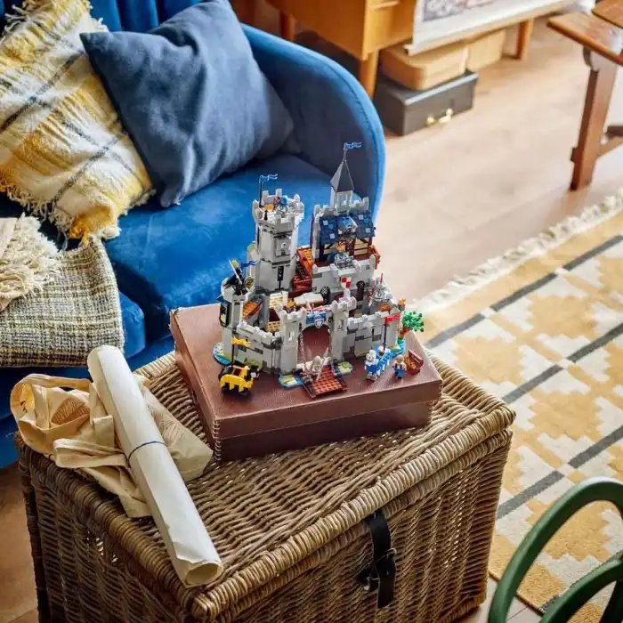 LEGO Creator 3ü 1 Arada Orta Çağ Atlı Şövalye Kalesi 31168