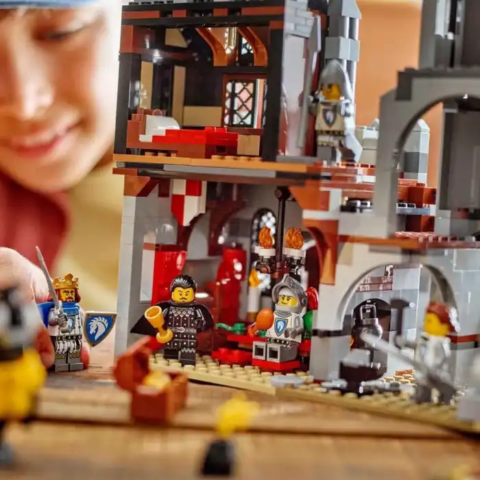 LEGO Creator 3ü 1 Arada Orta Çağ Atlı Şövalye Kalesi 31168