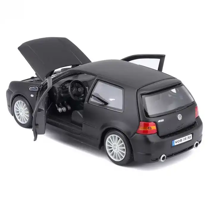Maisto 1/24 Volkswagen Golf R32