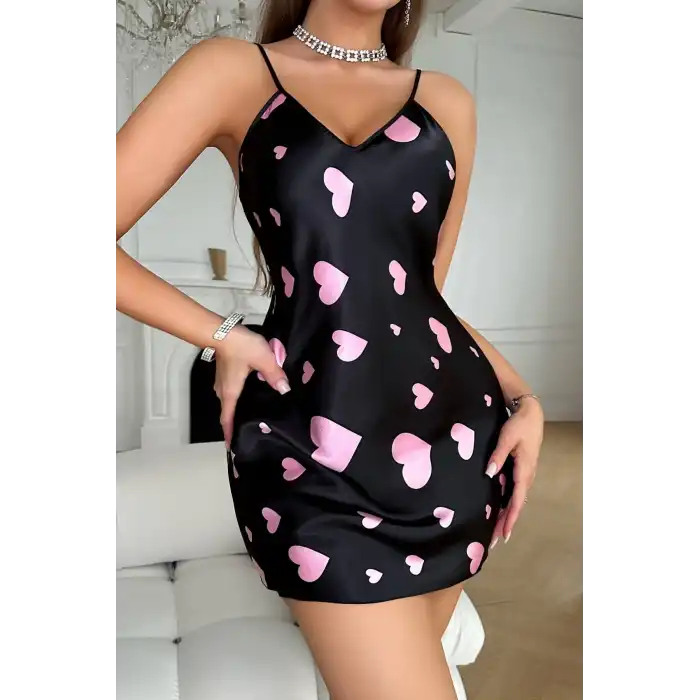 Pembe Kalp Desenli Siyah Saten Gecelik
