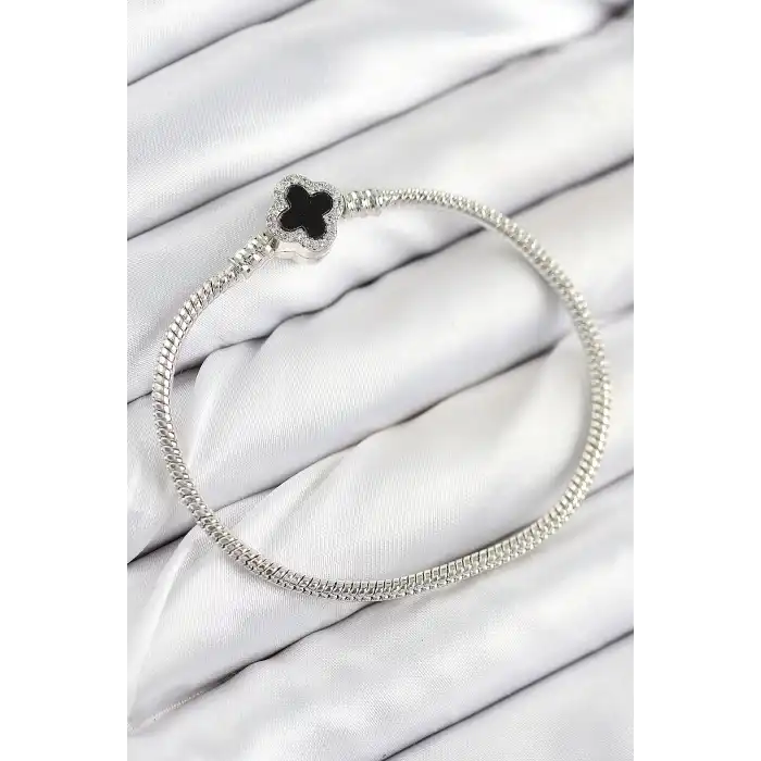 Pirinç Charm Zirkon Taşlı Yonca Model Gümüş Renk Kadın Bileklik