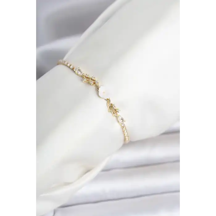 Pirinç Gold Renk Çiçek Model Su Yolu Kadın Bileklik