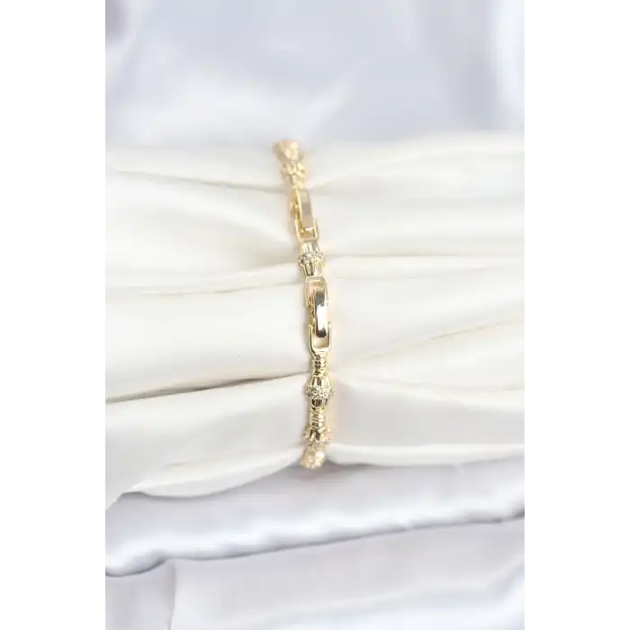 Pirinç Gold Renk VIP Seri Punta Model Zirkon Taşlı Kadın Bileklik
