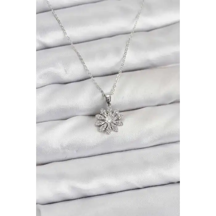 Pirinç Gümüş Renk Çiçek Model Kadın Kolye