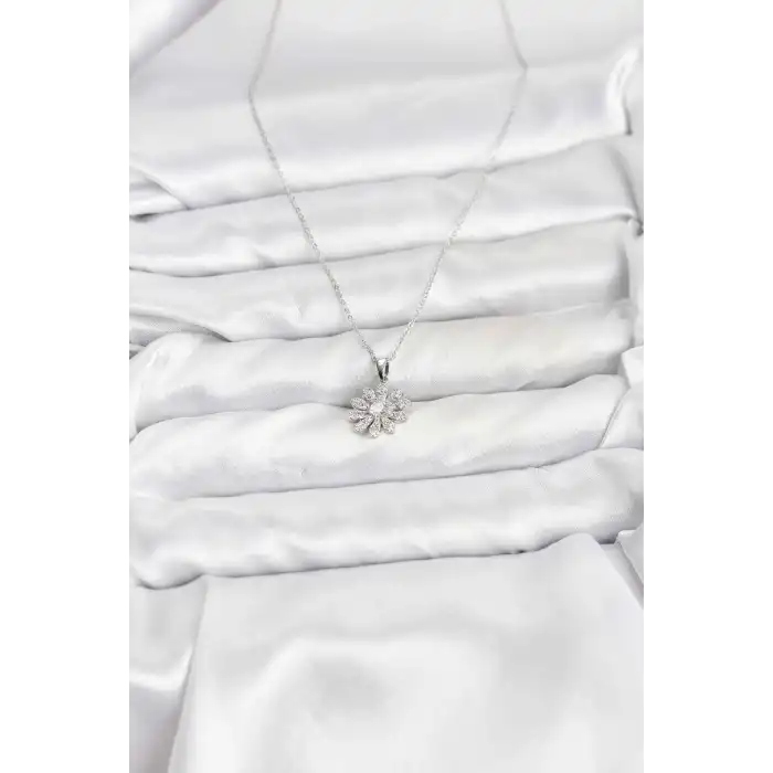Pirinç Gümüş Renk Çiçek Model Kadın Kolye