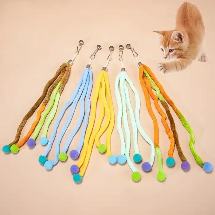 Kedi Oyuncağı Zilli Peluş Ponponlu Asılabilir Egzersiz Oyuncağı 1 Adet BX-316387