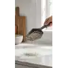 Kedi Kumu Eleme Küreği Paslanmaz Çelik Saplı ve Delikli Yapısıyla Temizlik İçin Uygun