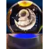 Dekoratif Ay Üstünde Astronot Tasarımlı Plastik Altlıklı Cam Küre