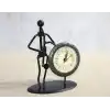 Metal Saatli Saksafon Çalan Müzisyen
