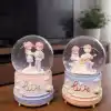 Orta Boy Romantik Çift Temalı Kar Küresi