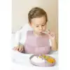 Pembe 3’lü Silikon Yemek Seti – Önlük + Diş Kaşıyıcılı Kaşık + Vakumlu Tabak