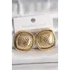 Pirinç Gold Renk İşlemeli Kare Model Kadın Küpe