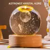 USB’li 3D Astronot Kristal Küre – Modern Uzay Temalı Gece Lambası