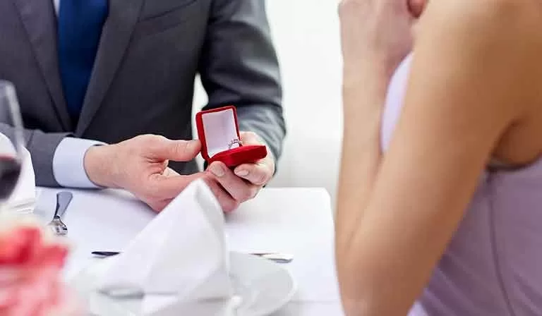 Evlilik Teklifi Yüzüğü Nasıl Olmalıdır?