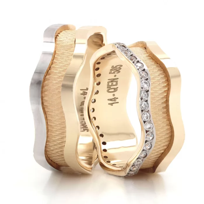 Gold Pattern Striped Wave Shaped Wedding Ring Set 