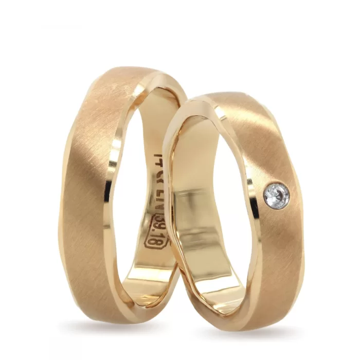 Matte Gold Stone Detailed Engagement Ring Set