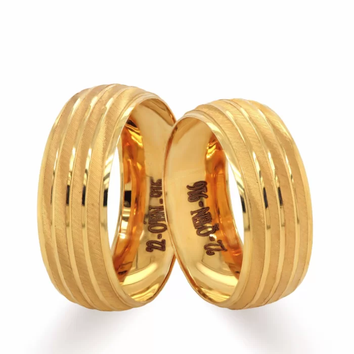 Shiny Yellow Gold Striped Wedding Ring For Men