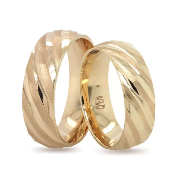 Yellow Gold Shiny and Matte Slash Patterned Engagement Ring For Men
