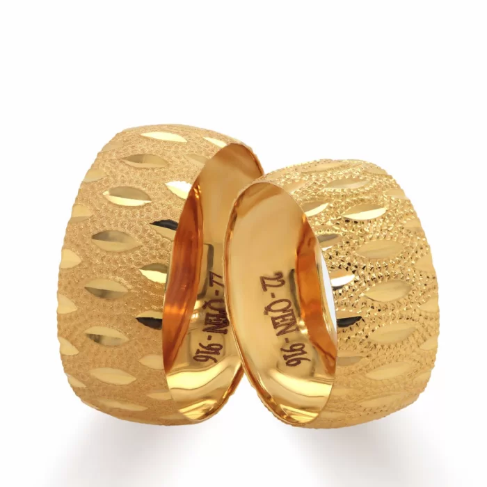 22k Yellow Gold Dotted Leaf Patterned Wedding Band For Men