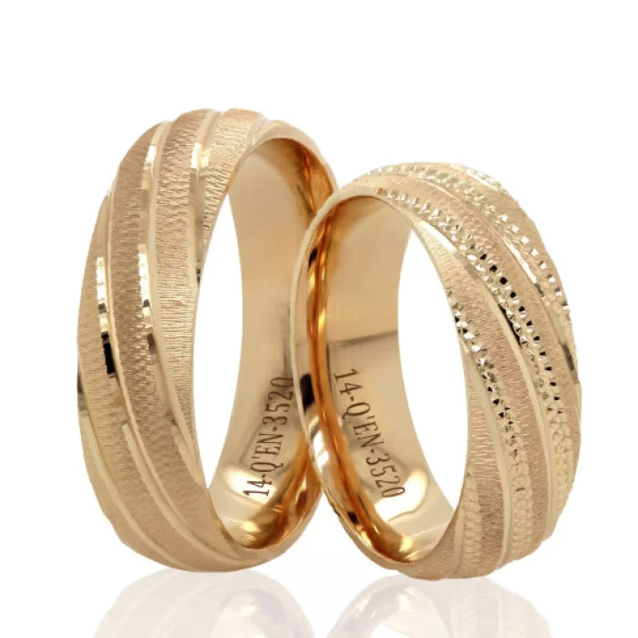 Yellow Gold Slash Patterned Wedding Ring For Women