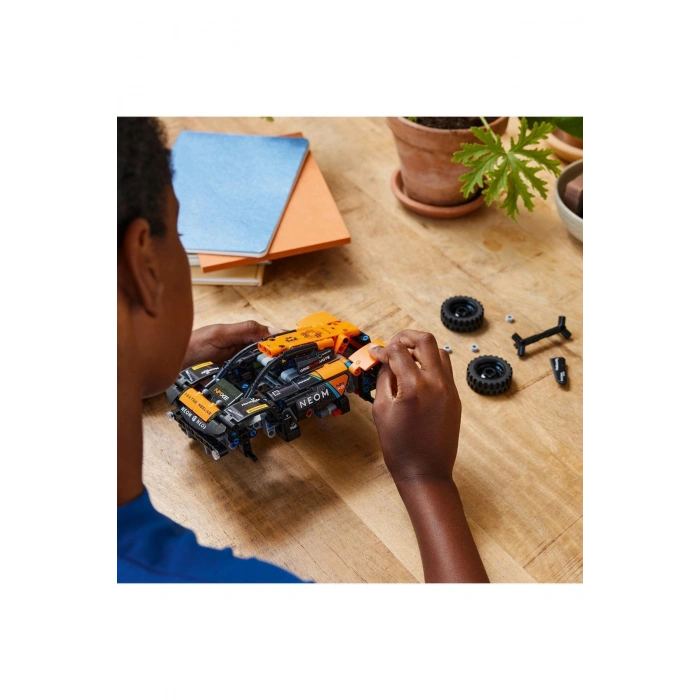 ® Technic NEOM McLaren Extreme E Race Car 42166 - 7+ Çocuklar için Oyuncak Model Yapım Seti (252P)