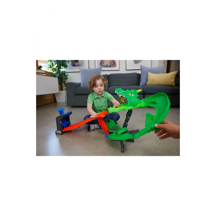 Monster Trucks Köpek Balığı ve Dinozor Korkunç Ejderhaya Karşı oyun seti JFR06