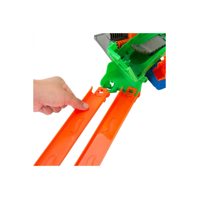 Monster Trucks Köpek Balığı ve Dinozor Korkunç Ejderhaya Karşı oyun seti JFR06