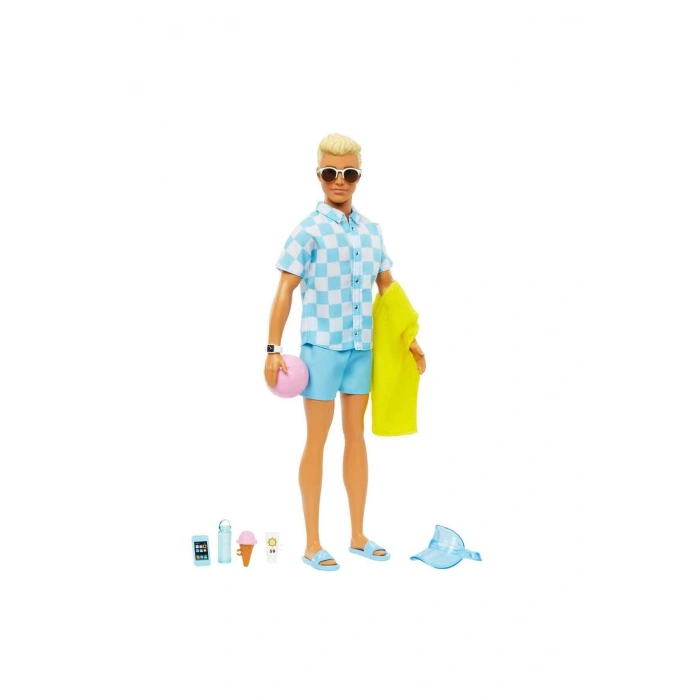 ® Bebek ve Aksesuarlar Deniz şortu ve plaj temalı aksesuarları olan sarışın Ken® bebek HPL74