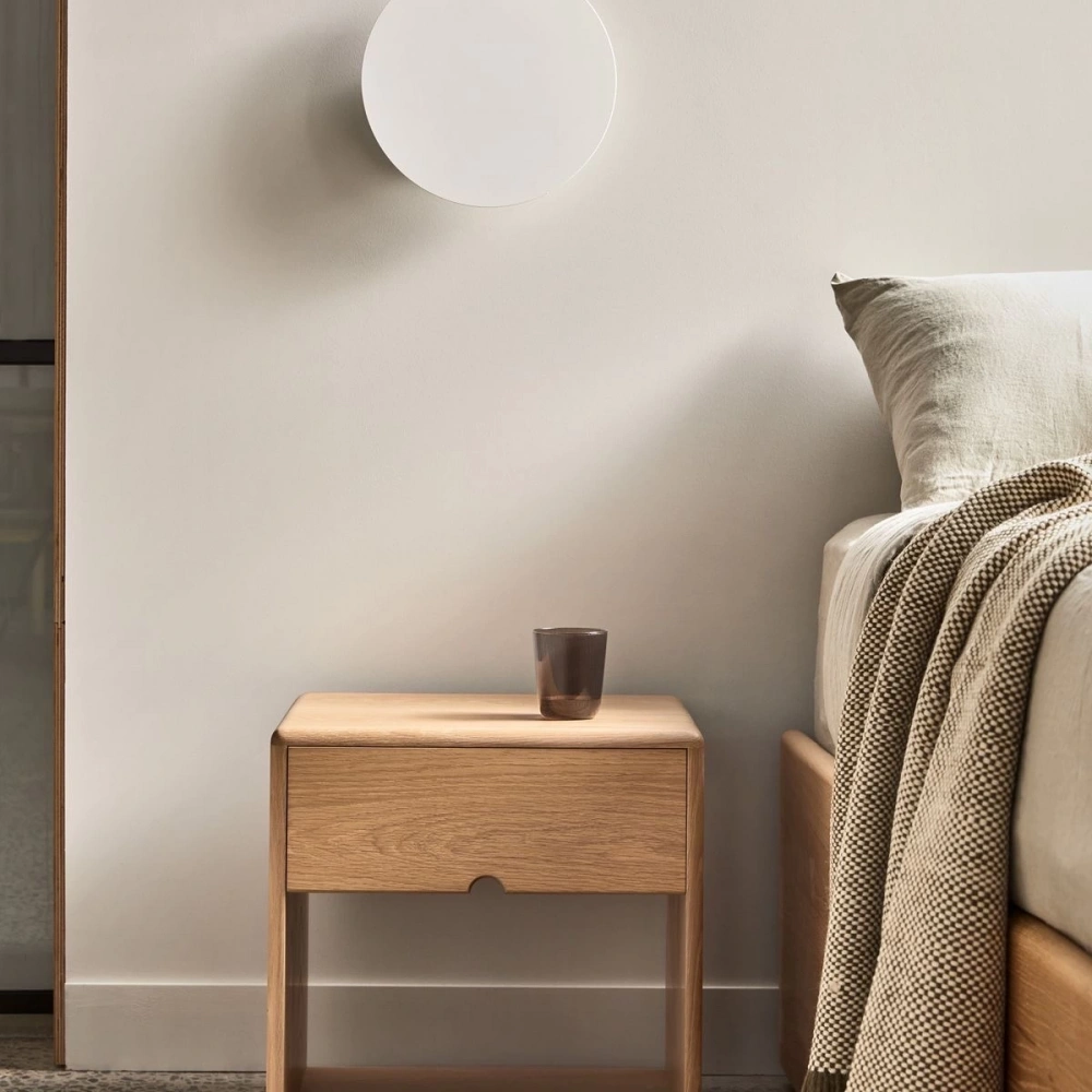 Ahşap tek çekmeceli geniş raflı komodin